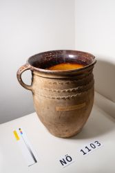Keramiktopf zur Sauerkrautaufbewahrung